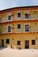 Room in Apartment Agriturismo Rocca Dei Marchesi
