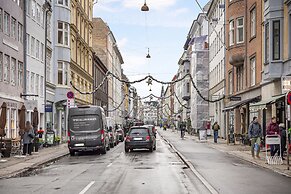 Sanders Monarch - Nice 1-bdr Apt With Balconies