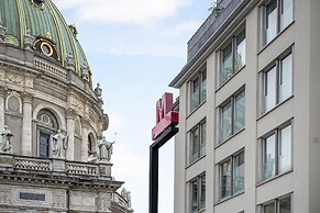 Sanders Monarch - Nice 1-bdr Apt With Balconies