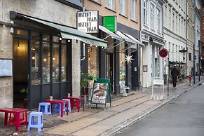 Sanders Monarch - Nice 1-bdr Apt With Balconies