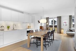 Sanders Monarch - Nice 1-bdr Apt With Balconies