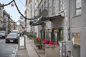 Sanders Monarch - Nice 1-bdr Apt With Balconies