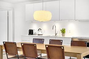 Sanders Monarch - Nice 1-bdr Apt With Balconies