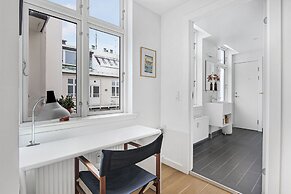 Sanders Monarch - Nice 1-bdr Apt With Balconies