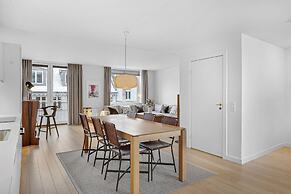 Sanders Monarch - Nice 1-bdr Apt With Balconies