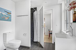 Sanders Monarch - Nice 1-bdr Apt With Balconies