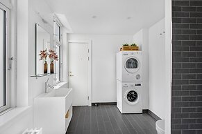 Sanders Monarch - Nice 1-bdr Apt With Balconies