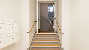 Sanders Monarch - Nice 1-bdr Apt With Balconies