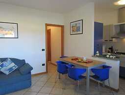 Flat With Lovely Garden in Residence With Pool