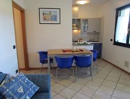 Flat With Lovely Garden in Residence With Pool