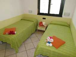 Flat With Lovely Garden in Residence With Pool