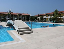 Flat With Lovely Garden in Residence With Pool