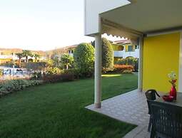 Flat With Lovely Garden in Residence With Pool