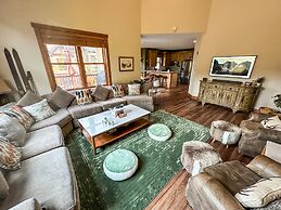 2348 Red Hawk Townhomes 3 Bedroom Condo by RedAwning