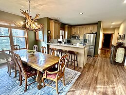 2348 Red Hawk Townhomes 3 Bedroom Condo by RedAwning