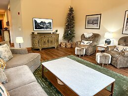 2348 Red Hawk Townhomes 3 Bedroom Condo by RedAwning