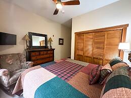 2348 Red Hawk Townhomes 3 Bedroom Condo by RedAwning