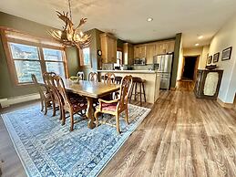 2348 Red Hawk Townhomes 3 Bedroom Condo by RedAwning