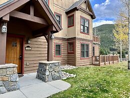 2348 Red Hawk Townhomes 3 Bedroom Condo by RedAwning