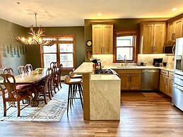 2348 Red Hawk Townhomes 3 Bedroom Condo by RedAwning