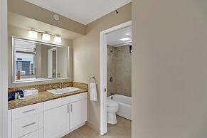 22nd Floor Condo with Stunning Ocean Views and Free Parking! by Koko R