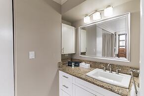 22nd Floor Condo with Stunning Ocean Views and Free Parking! by Koko R