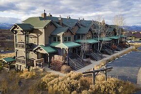 Palomino At Kicking Horse 2 Bedroom Cabin by Redawning