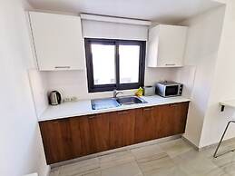 Vasilo Court Seaview City Apartment