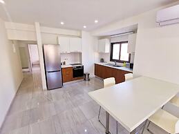 Vasilo Court Seaview City Apartment