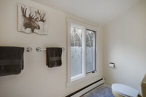 Killington Mountain Home! HotTub & 5 min to Skiing! 3 Bedroom Home by 
