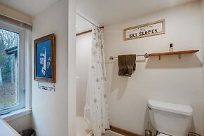 Killington Mountain Home! HotTub & 5 min to Skiing! 3 Bedroom Home by 