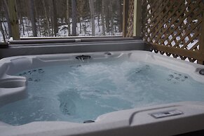 Killington Mountain Home! HotTub & 5 min to Skiing! 3 Bedroom Home by 