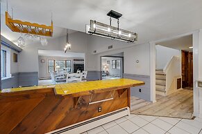 Killington Mountain Home! HotTub & 5 min to Skiing! 3 Bedroom Home by 