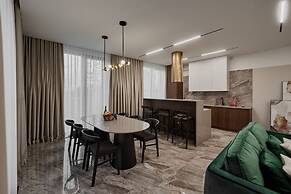 Kostjukowski Apartments Avalon