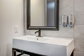 The Block Hotel & Commons