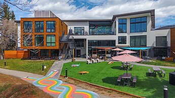 The Block Hotel & Commons