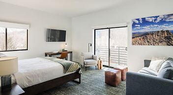 The Block Hotel & Commons