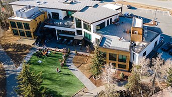 The Block Hotel & Commons