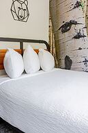 The Block Hotel & Commons