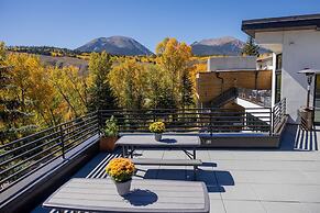 The Block Hotel & Commons