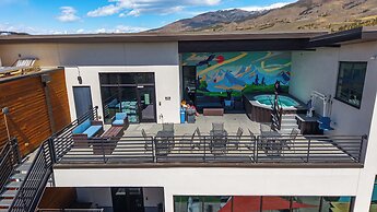 The Block Hotel & Commons