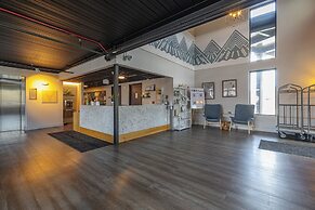 The Block Hotel & Commons