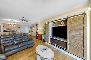 Sea Breeze 1011 Penthouse