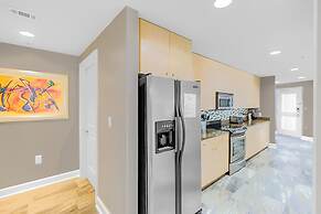 Sea Breeze 1011 Penthouse