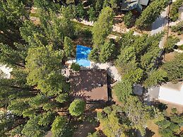 Summit Lodge 2 7 Bedroom Home by RedAwning