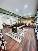 Summit Lodge 2 7 Bedroom Home by RedAwning