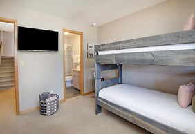 Vail Point #7 4 Bedroom Townhouse by RedAwning