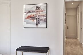 Chic n Bright 3 Bd Apt with Hilton View