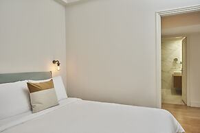 Chic n Bright 3 Bd Apt with Hilton View