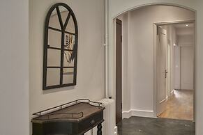 Chic n Bright 3 Bd Apt with Hilton View